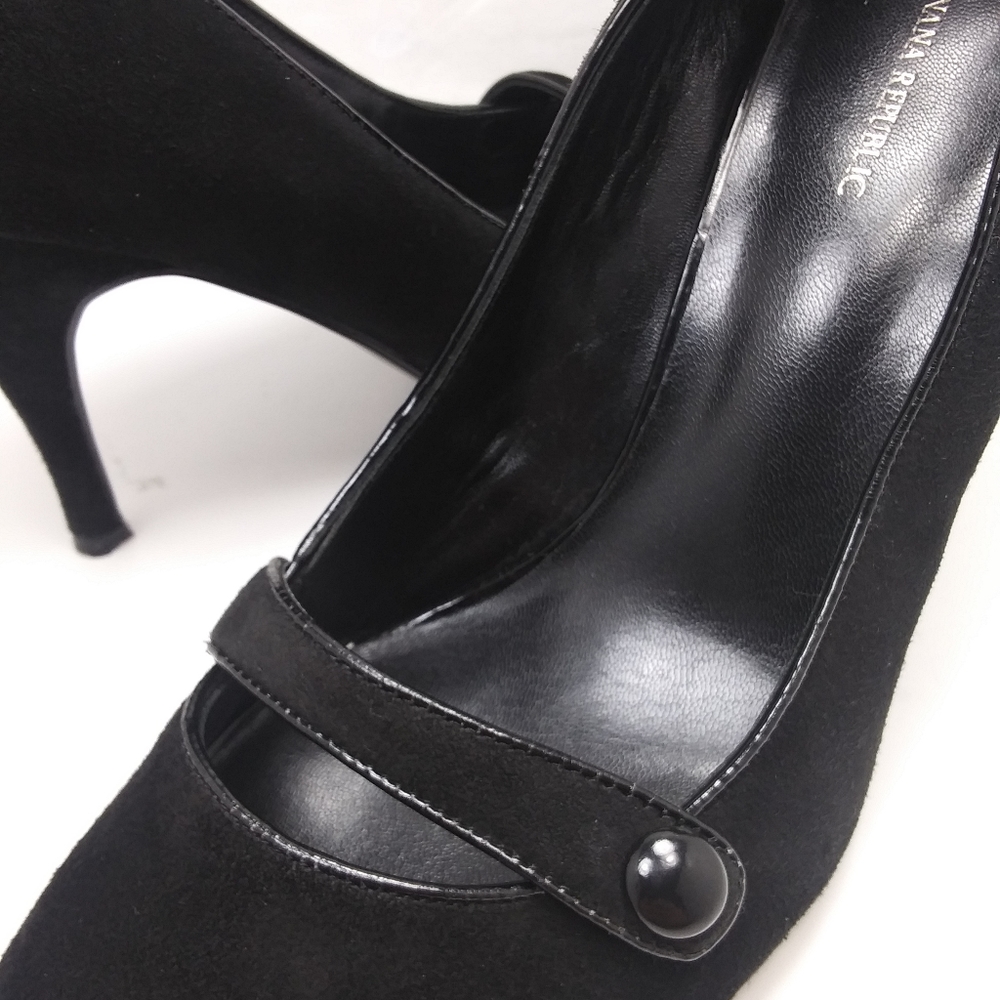 BANANA REPUBLIC Black Suede Mary Jane Pumps Button Detail EUC